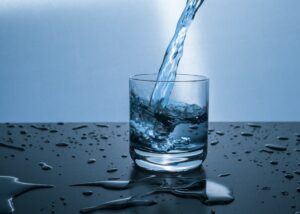 Hydratation: Quel volume d’eau faut-il boire quotidiennement?
