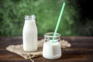 Conserver le lait plus longtemps: cette astuce va vous étonner!
