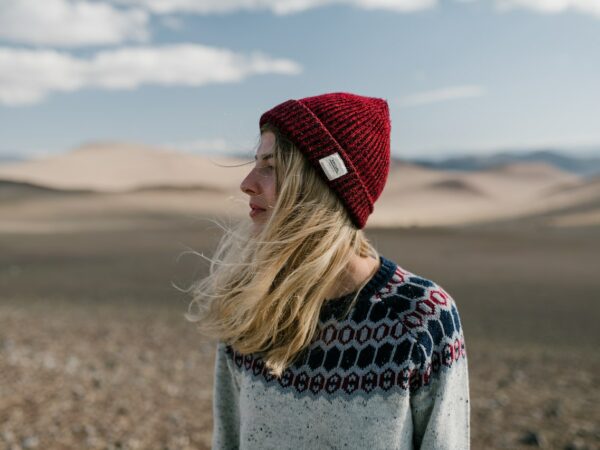 Femme avec bonnet en laine