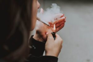 Cigarettes: quelles sont les boissons qui aident à arrêter de fumer?