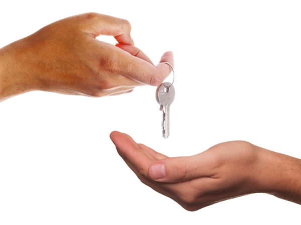 Échange de clefs entre locataire et propriétaire