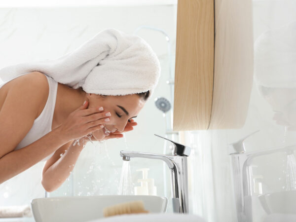 6 erreurs à ne plus commettre quand vous nettoyez le visage !