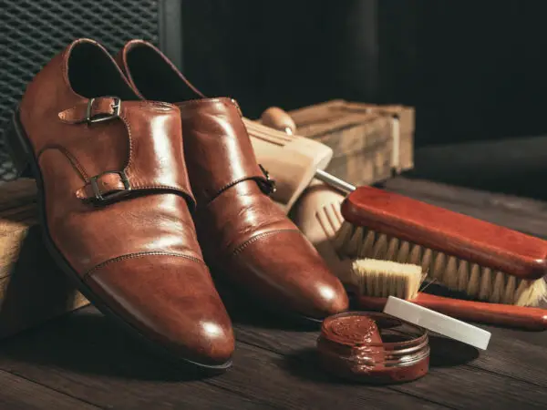 Redonnez de la brillance à vos chaussures en cuir avec nos 5 idées pratiques.