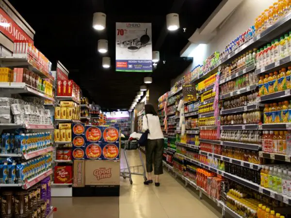 Rayons de boissons dans un supermarché ©Pexels