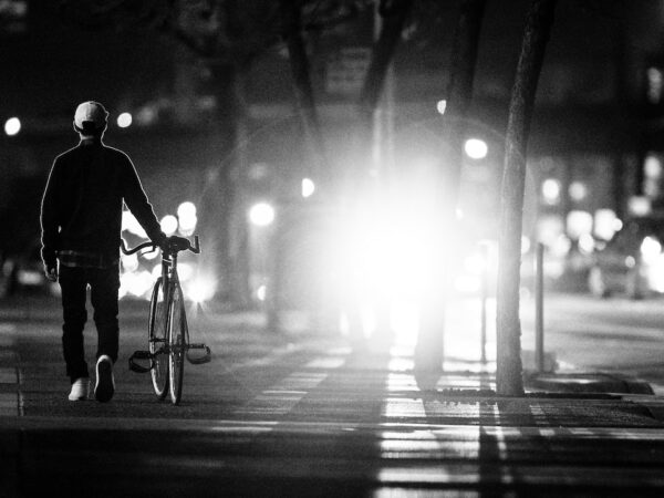 Cycliste la nuit ©Pexels