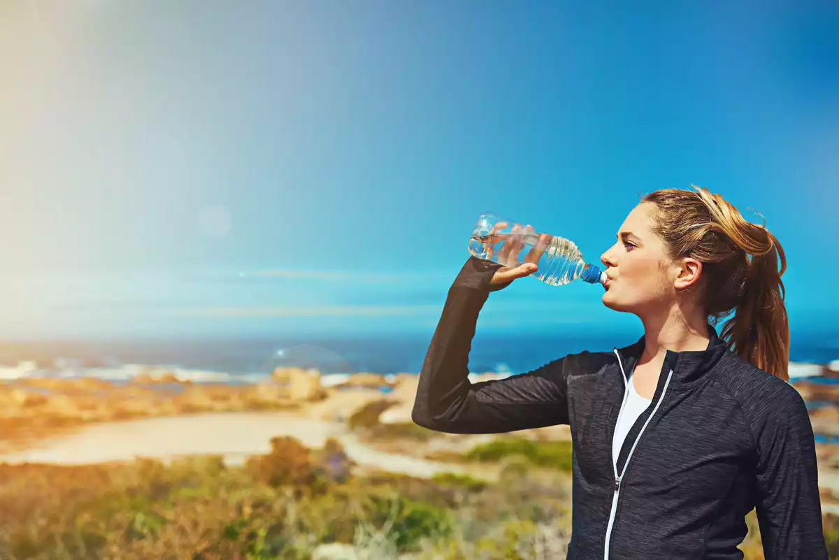 4 façons de boire de l'eau naturellement