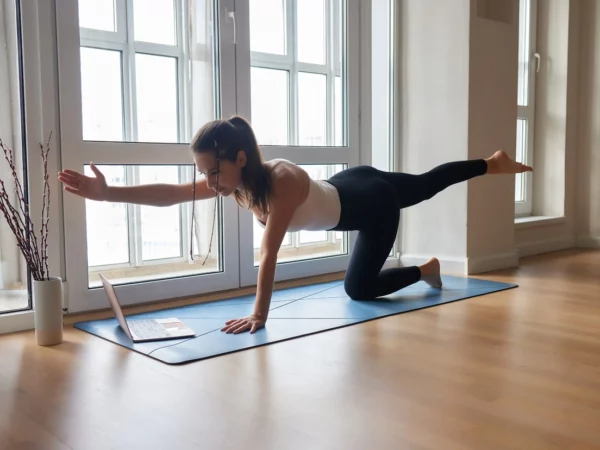 4 exercices simples et sans matériel pour renforcer votre corps à la maison