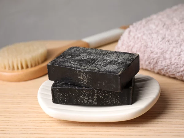 Le savon noir : Un allié polyvalent pour le nettoyage de votre maison