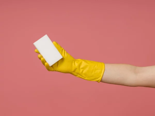 L'éponge magique : découvrez cette éponge qui nettoie toute les surfaces dans votre maison