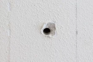 Voici comment reboucher facilement un trou dans votre mur