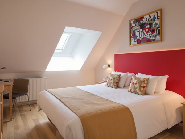 chambre_lumineuse_chemin_de_lit