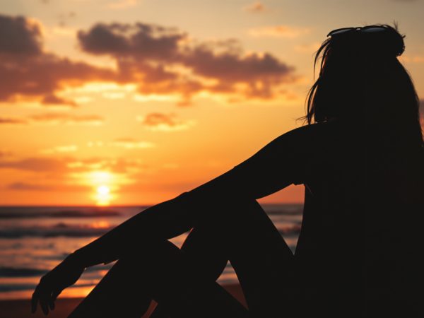 introspection-plage-coucher-soleil