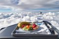 Les aliments à bannir en avion pour un voyage sans inconfort