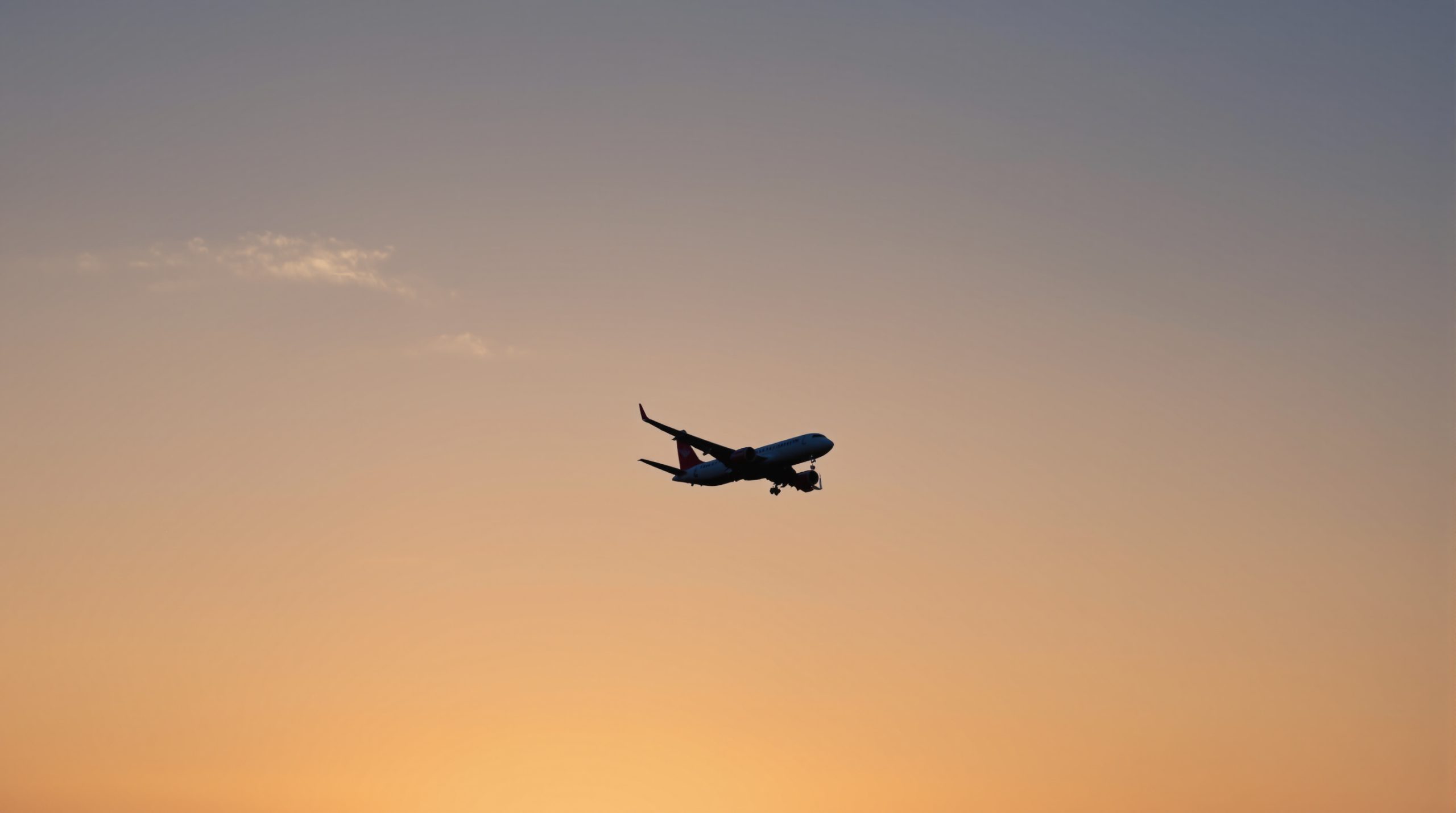 avion_coucher_ciel_clair
