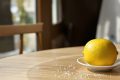 Dites adieu aux mauvaises odeurs avec un simple citron et du gros sel