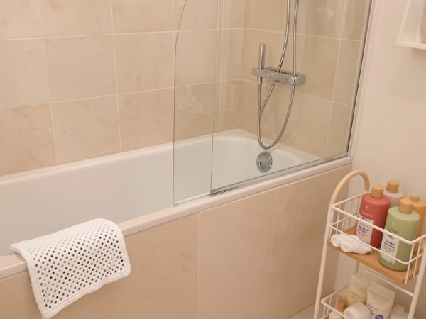 douche-salle-de-bain-claire
