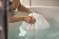 Astuces pour laver une couette XXL : votre baignoire devient indispensable