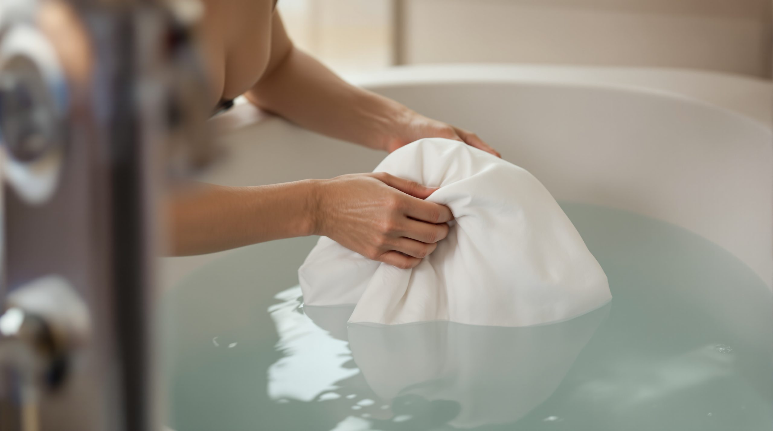 Lavage_manual_couette_salle_de_bain المناسب