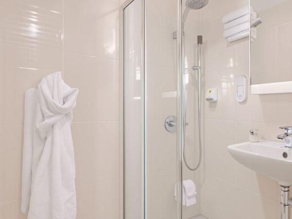 salle_de_bain_hôtel_propre