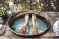 Remèdes naturels : comment soulager vos pieds gonflés sans médicaments
