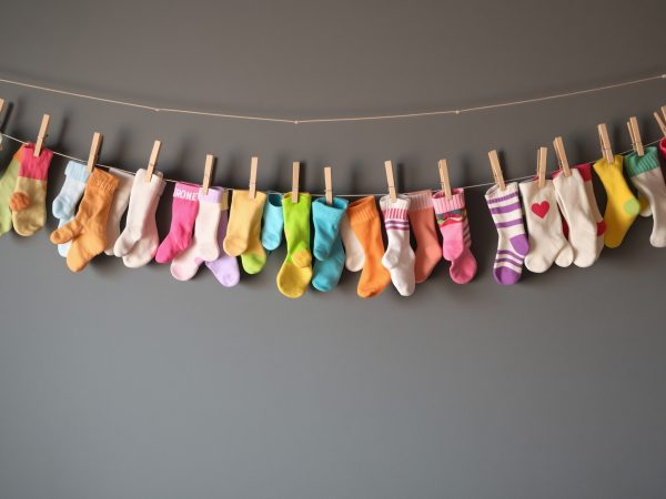 chaussettes_creatives_dans_un_environnement_familial