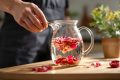 Eau de rose maison : l’alternative naturelle aux cosmétiques industriels