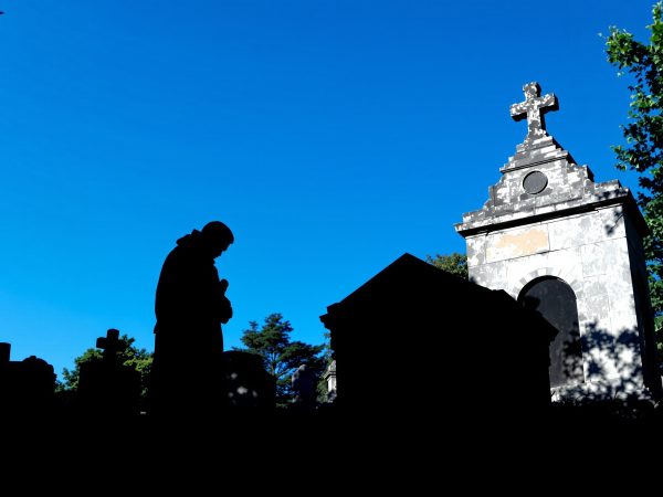 Réflexion intemporelle au cimetière