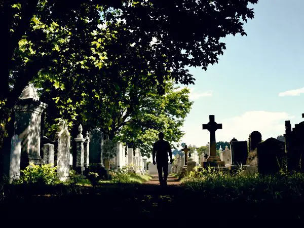 silhouette_cimetière_serein