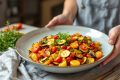 Cyril Lignac révolutionne le tian de légumes avec une astucieuse sauce tomate