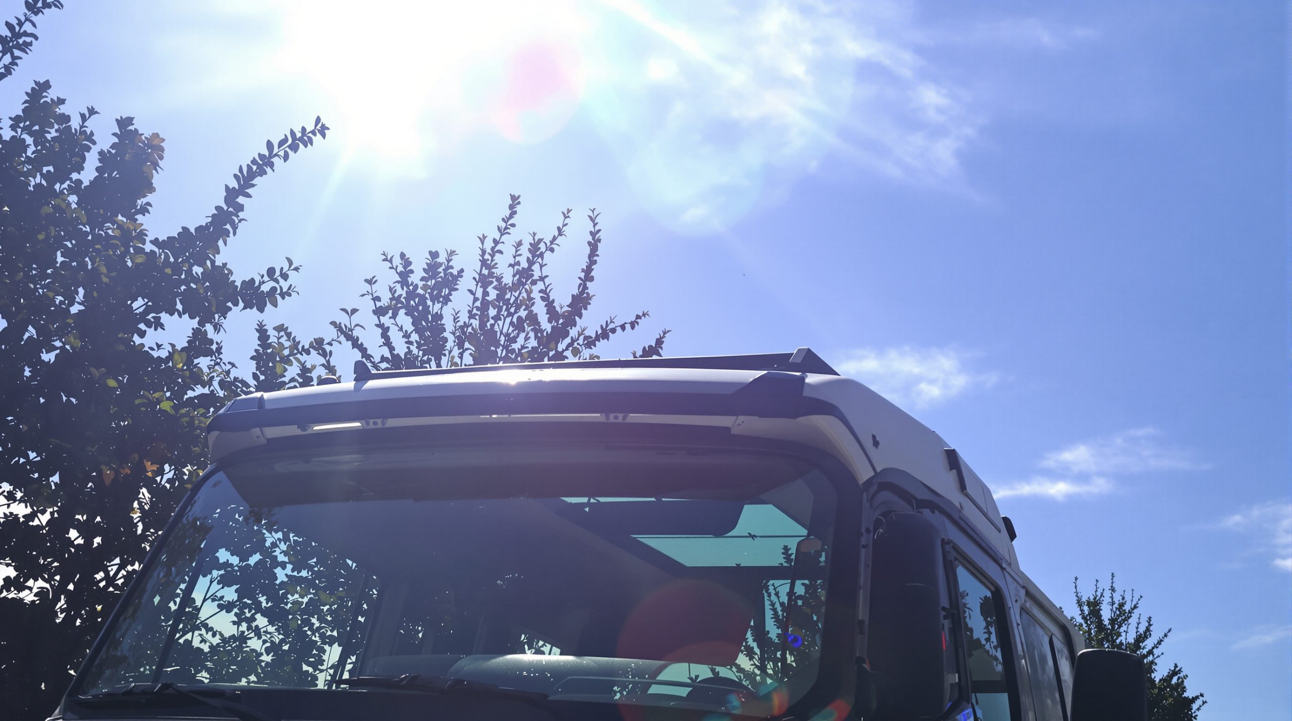 voiture_vitre_descendante_soleil