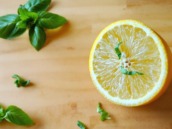 CitronEtGirofleSurTable