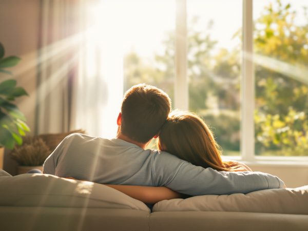 couple_salon_lumineux