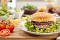 Maîtrisez l’art du burger maison : savourez sans quitter votre cuisine