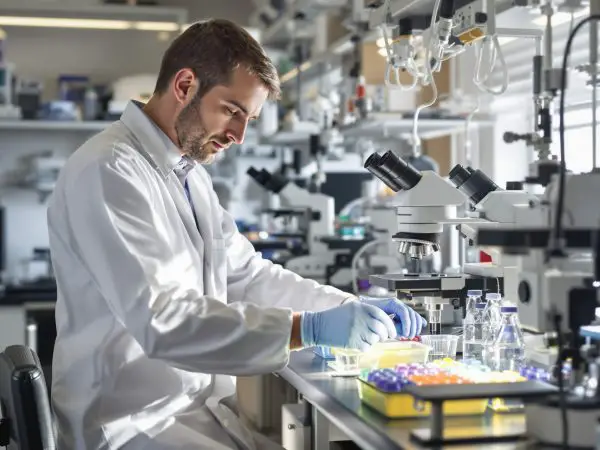 recherche_laboratoire_biologie