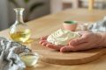 Moustiques : le vinaigre blanc supplante les crèmes coûteuses et apaise instantanément