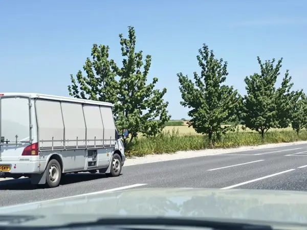 Voiture_sous_soleil