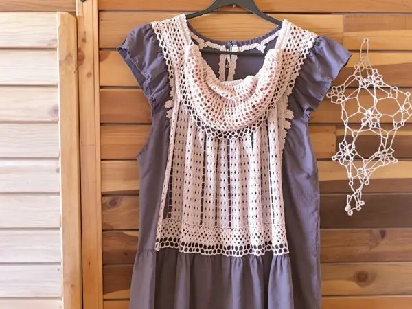 boucle_chemise_mur_bois