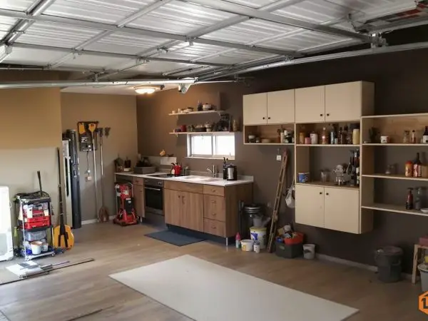 Transformation d'un garage en studio autonome.