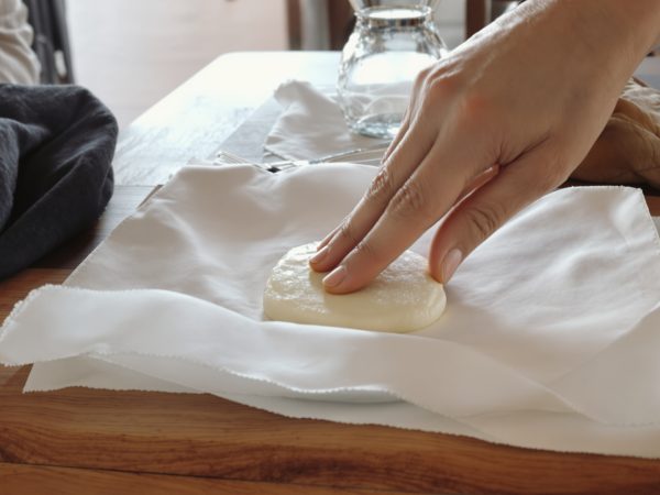 fer_chiffon_table_boisee