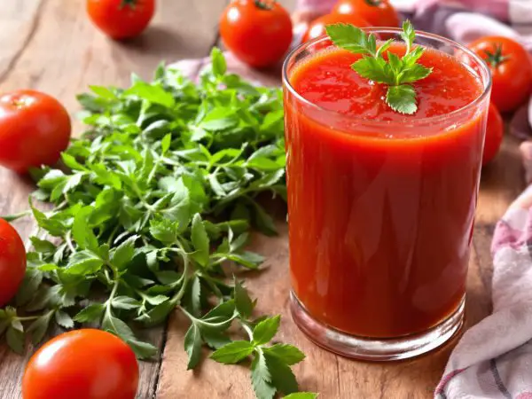 jus_tomate_maison_bois_tomates