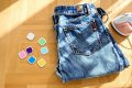 Comment sauver vos jeans troués : techniques simples et durables à adopter