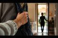 Antivol oublié sur votre vêtement : astuces pour le retirer sans dégâts