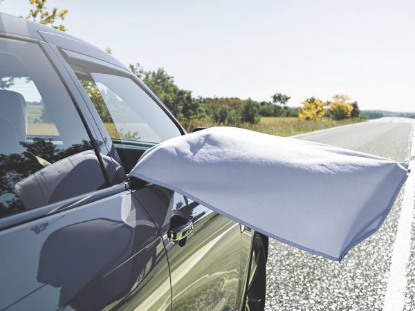 signal_detresse_routier_drap_blanc