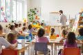 Charades : une tradition ludique toujours en vogue, des enfants aux adultes