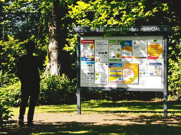 Panneau_affichage_rural_breton